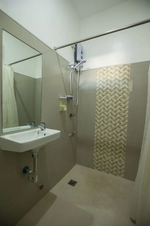 Spacious Private apartment at Laorenza Residences
