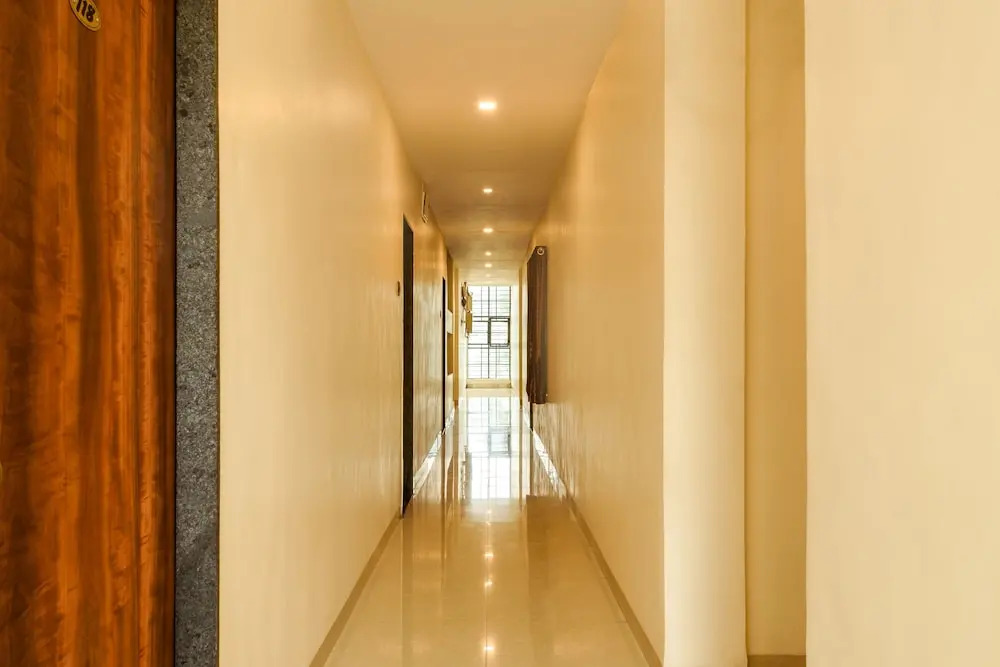 OYO Flagship 17270 Hotel Leo Pride
