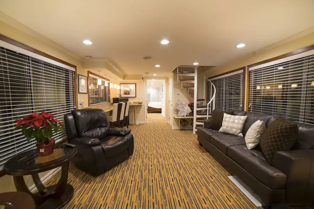 houseboat