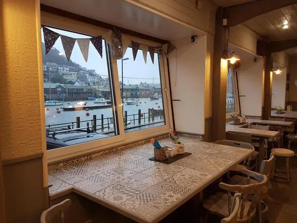 Harbour Moon Inn