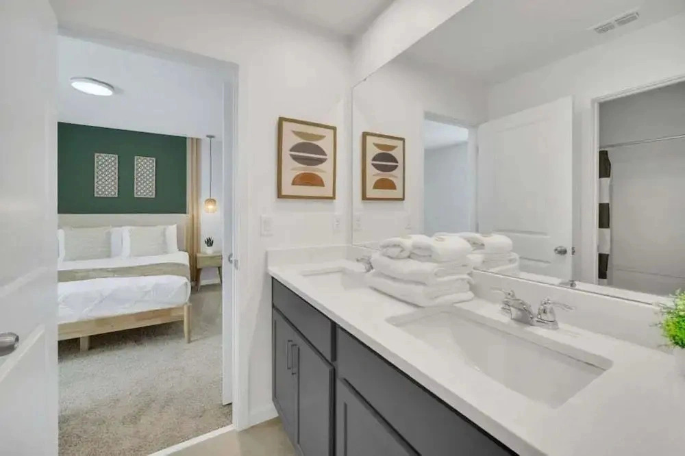 Movie Room, Pool, Theme Rooms Everything Included! 6 Bedroom Villa