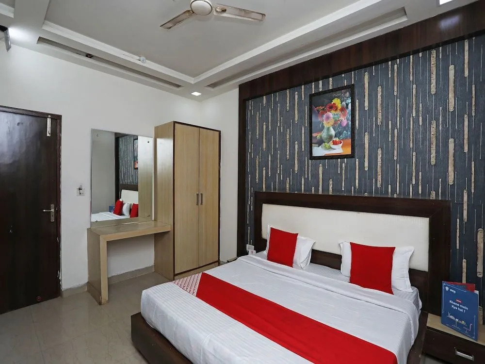 OYO 23297 Hotel Vanaya Palace