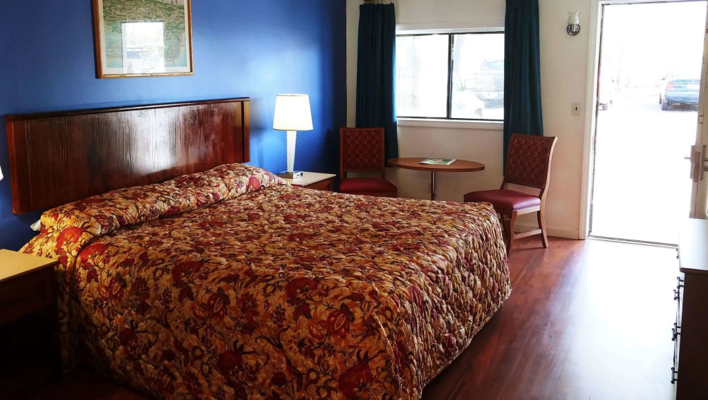 Hampton Motor Inn