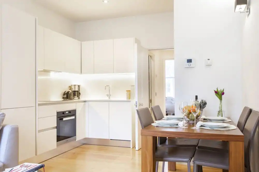 Royal Residence Charming 2 Bedroom - Talbot 3b
