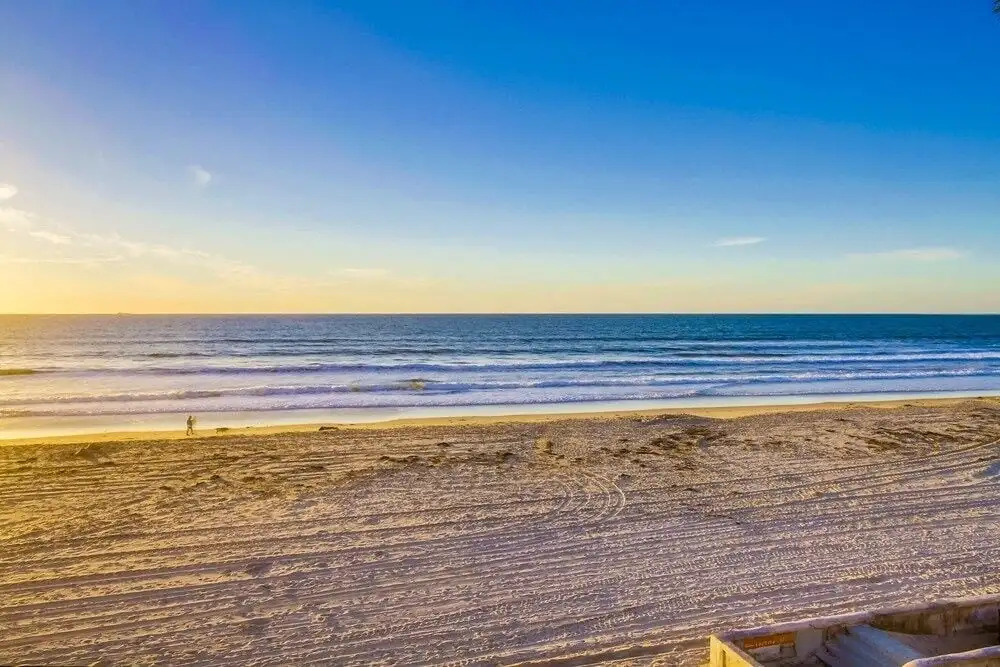 Beachside Getaway III 5 Bedrooms 4 Bathrooms Home