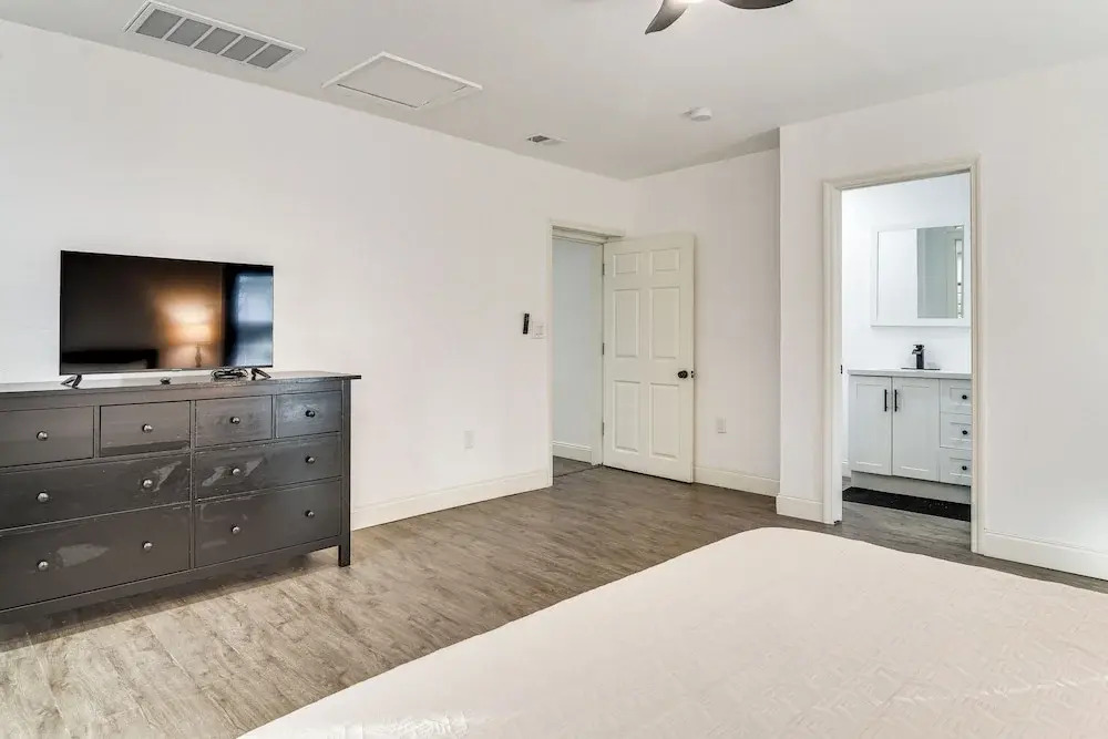 4 Mi to Dtwn St Pete! Pet-friendly Home w/ Yard