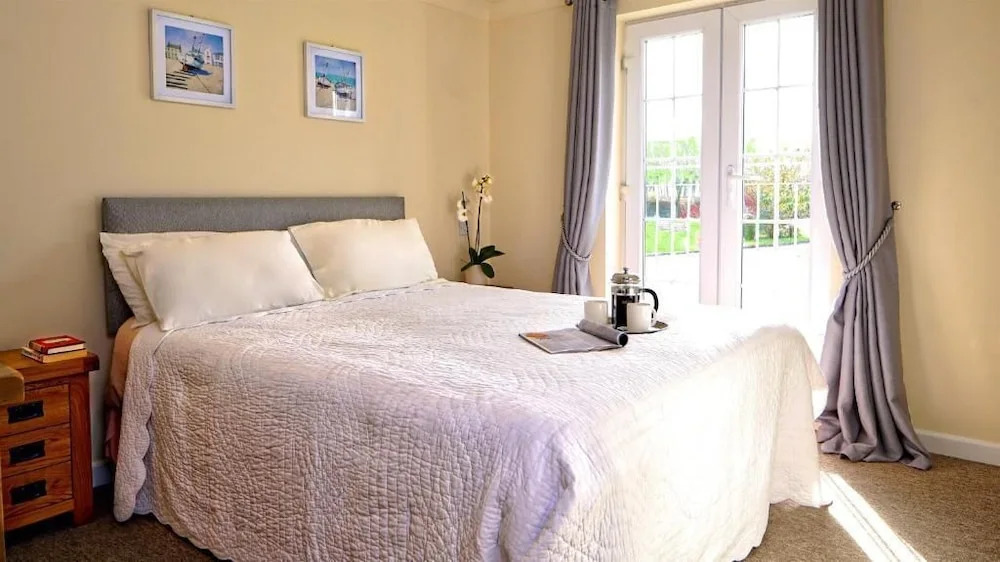 Surfs Up! Perfect base for holidays or work in Cornwall