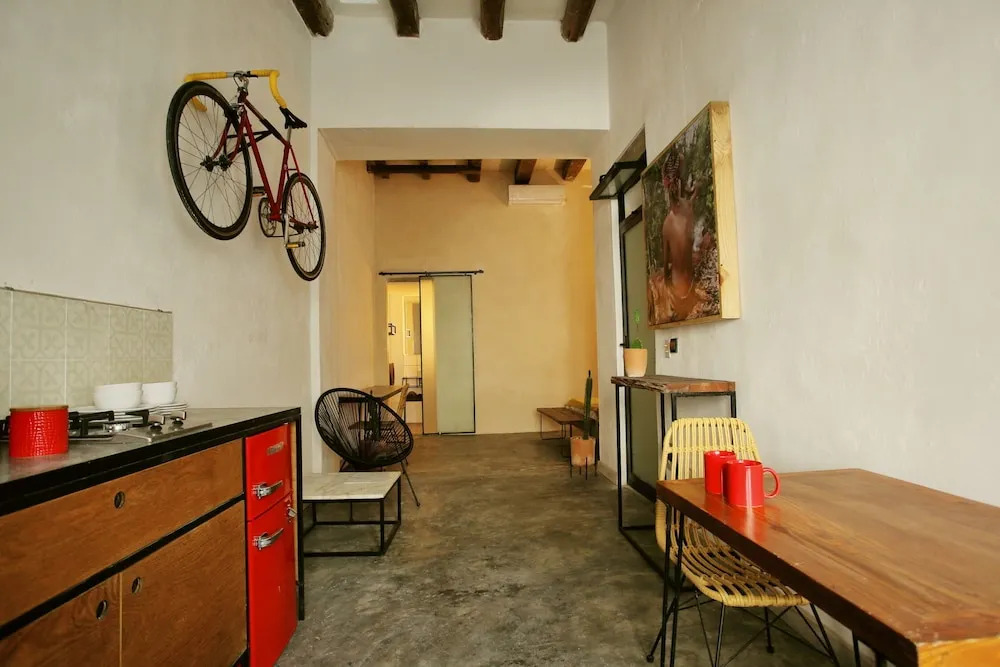 FIXIE LOFTS - Colonial Villa Suites with Pool