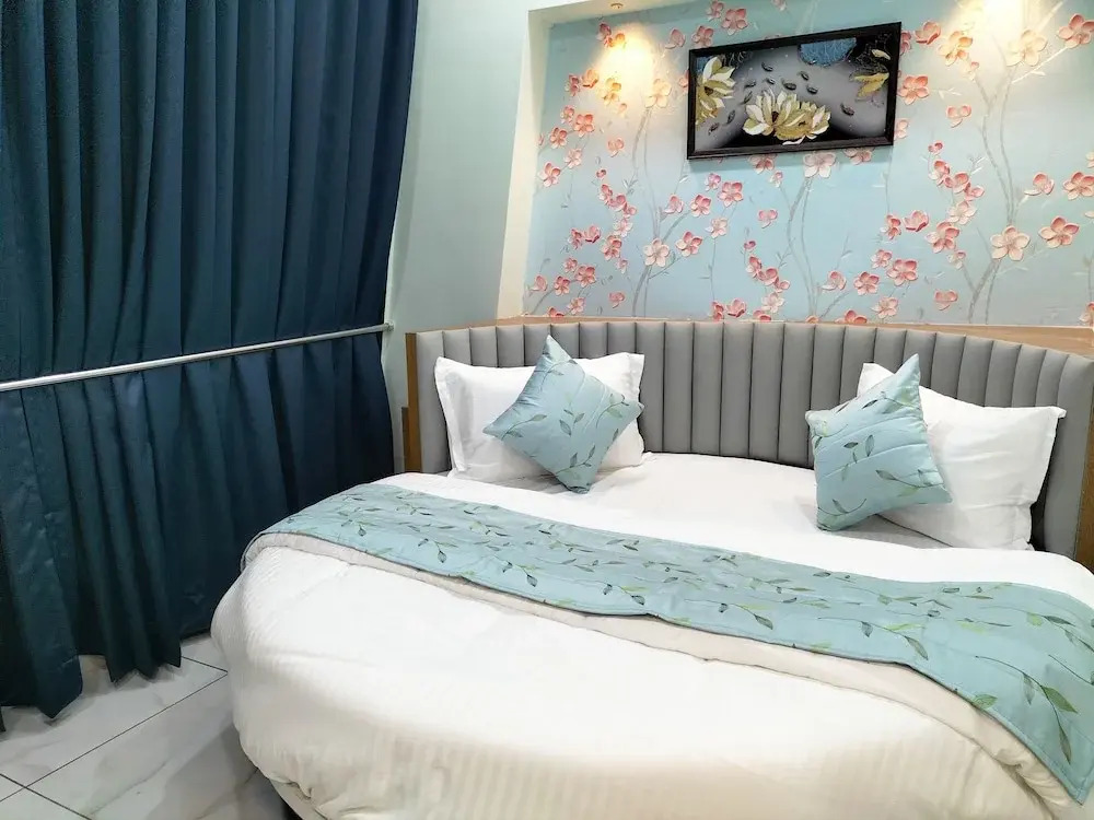 Hotel Paris Plaza