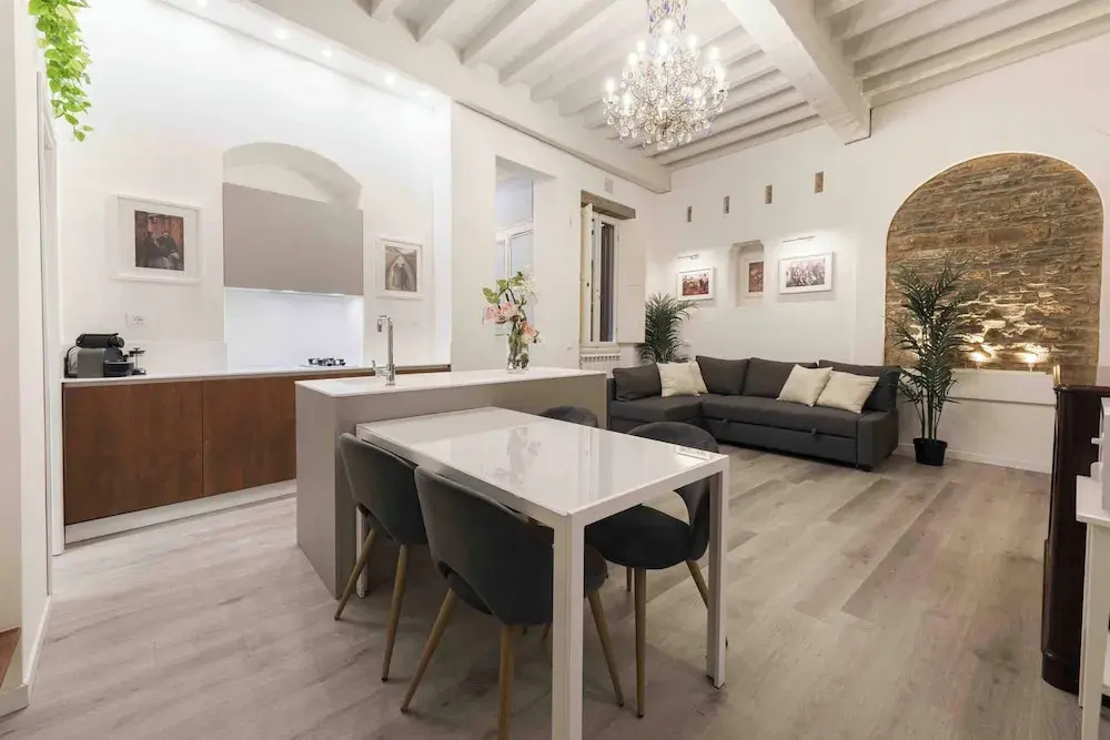 Deluxe Pitti Suites by MMega