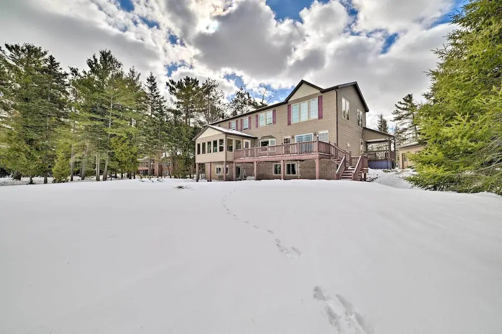 Spacious Lakefront Home w/ Sunroom & Bar