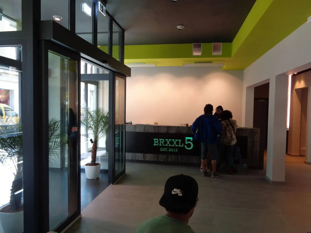 Brxxl 5 City Centre Hostel