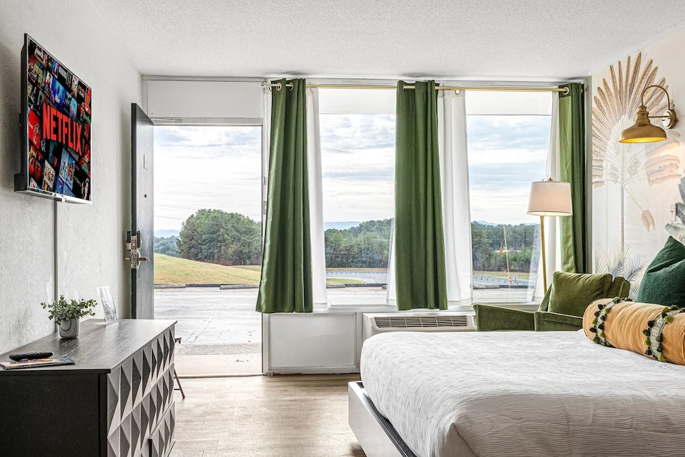 The Mallard Hotel & Suites