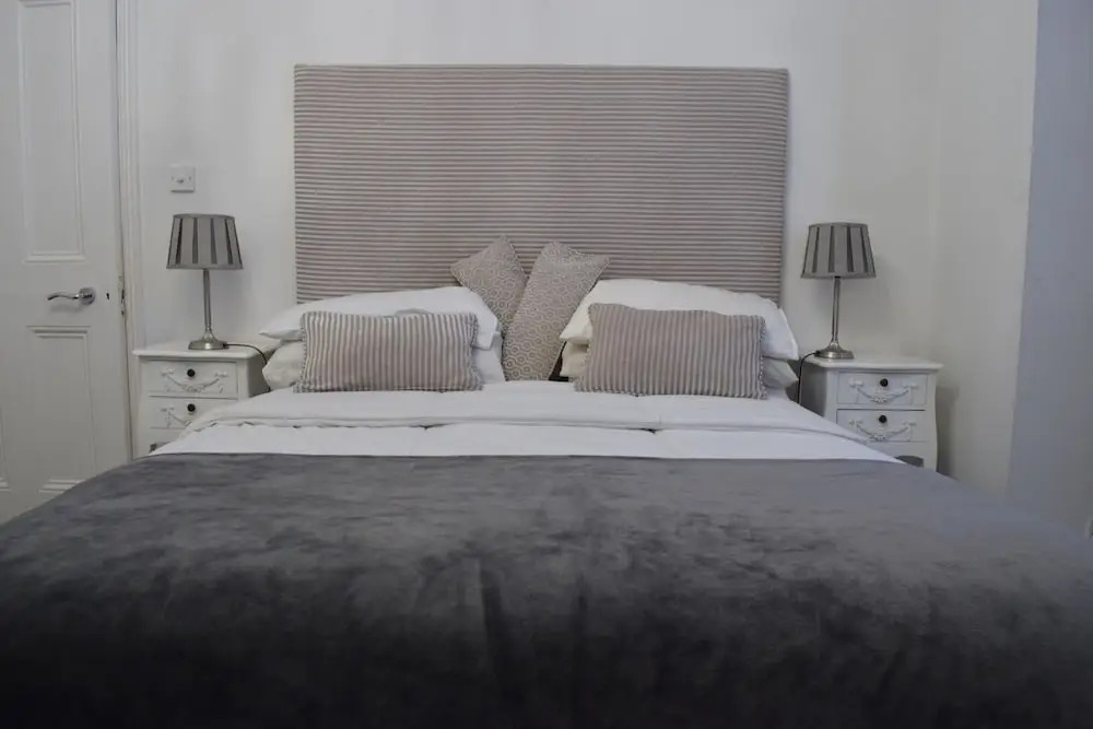 Large 2 Bedroom Garden Flat in Battersea