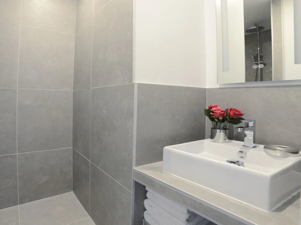 Luxury AC 3BDR Le Marais I by Livinparis