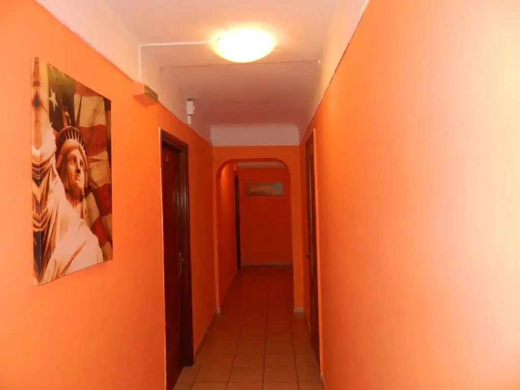 Roxena house