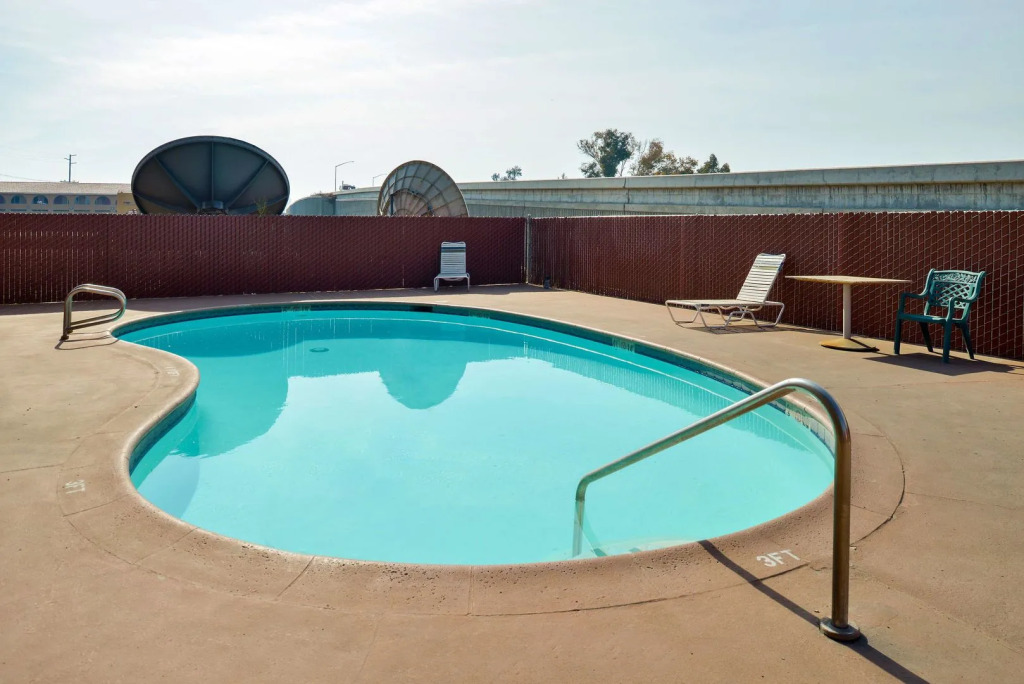 Studio 6 Suites Delano, CA
