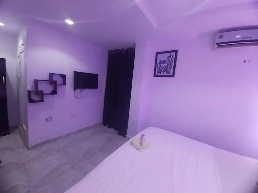 De - Calmcity Guest House