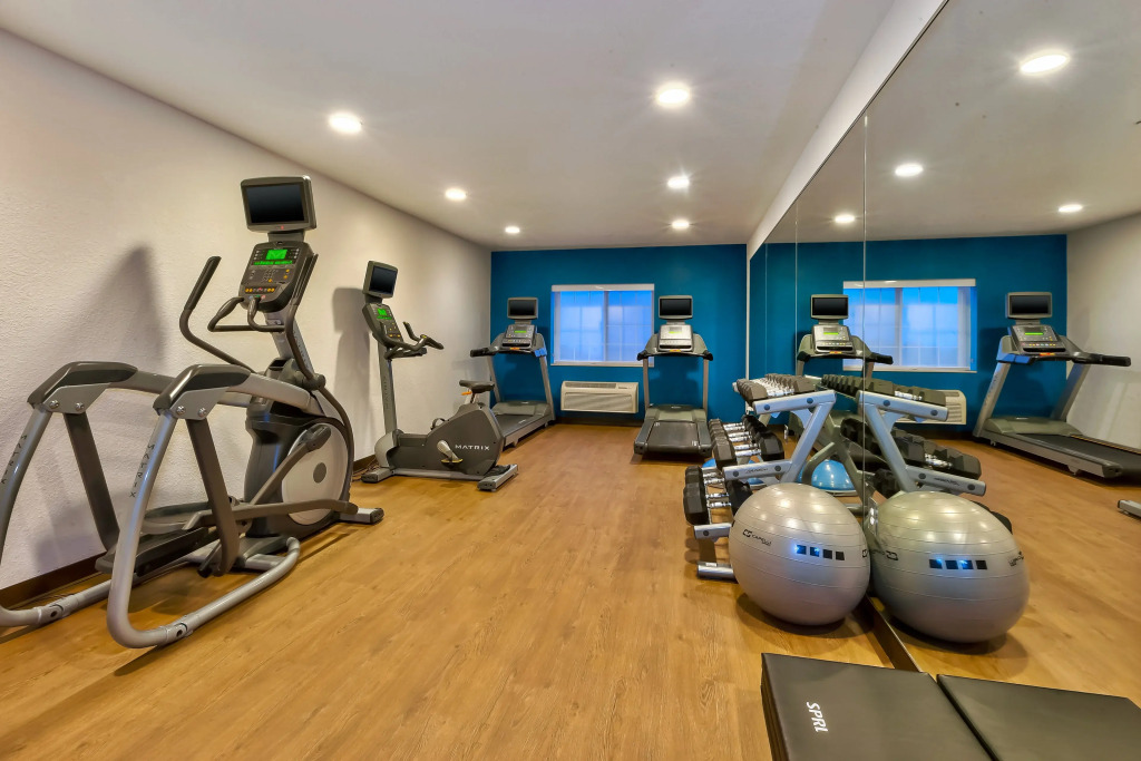 Holiday Inn Express Hotel & Suites Petoskey by IHG