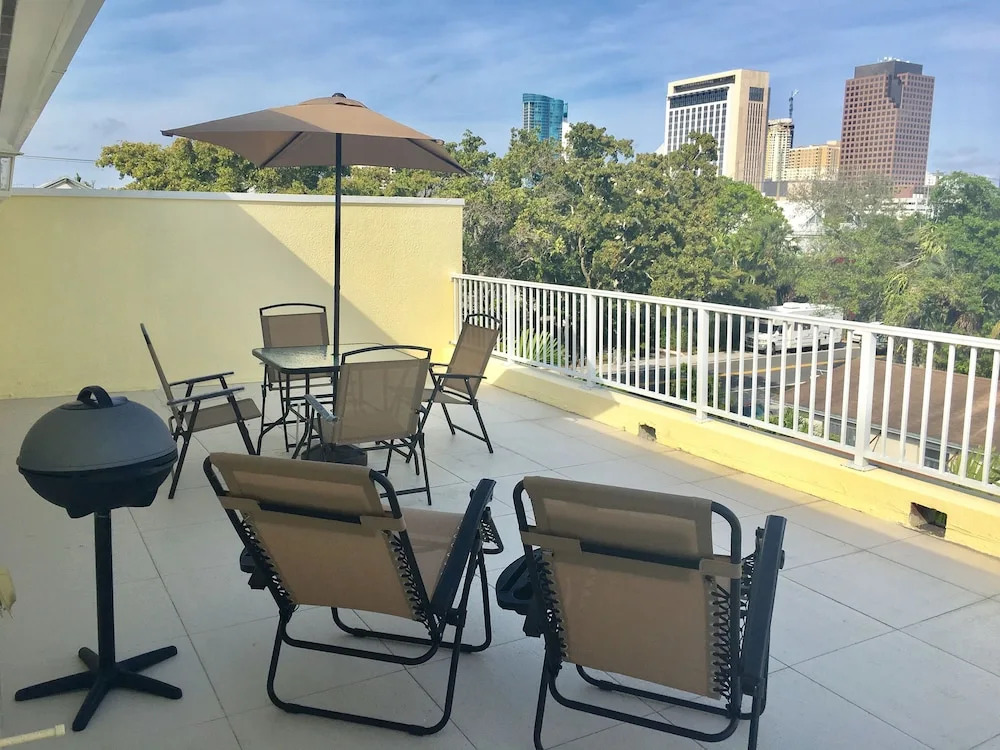 4BR Townhouse 320 by Ideal Experience VR