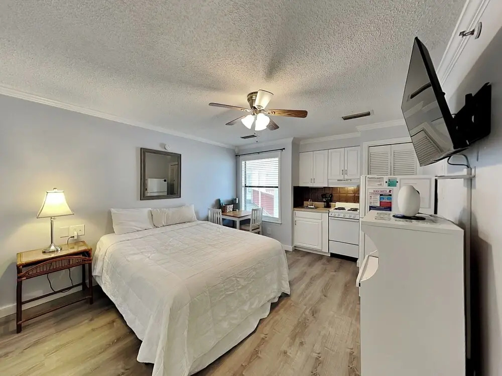 The Inn at St Thomas Inn Square 1311B - Panama City Paradise