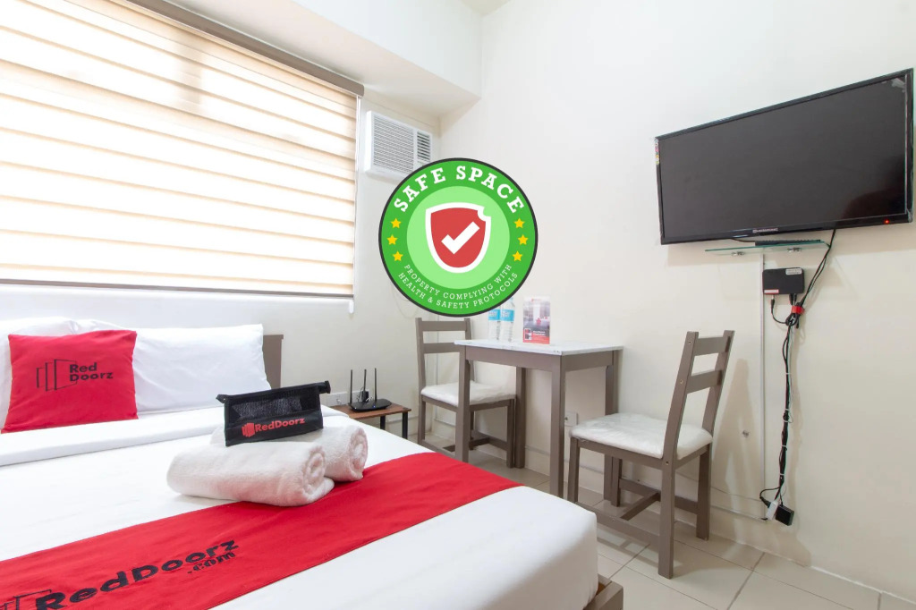 RedDoorz Plus @ Urban Deca Tower Edsa 2