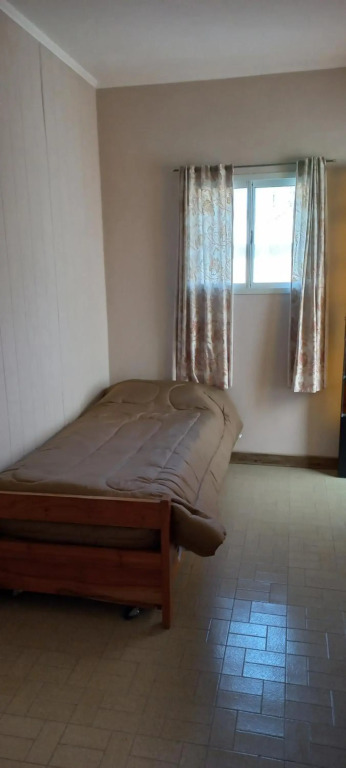 Casona LA FLORIDA con parque y pileta, a una cuadra del río