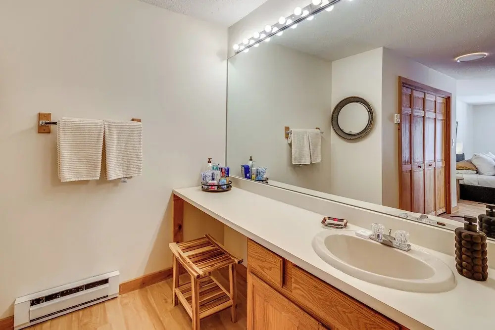 Riverfront Lincoln Condo w/ Patio + Pool Access!