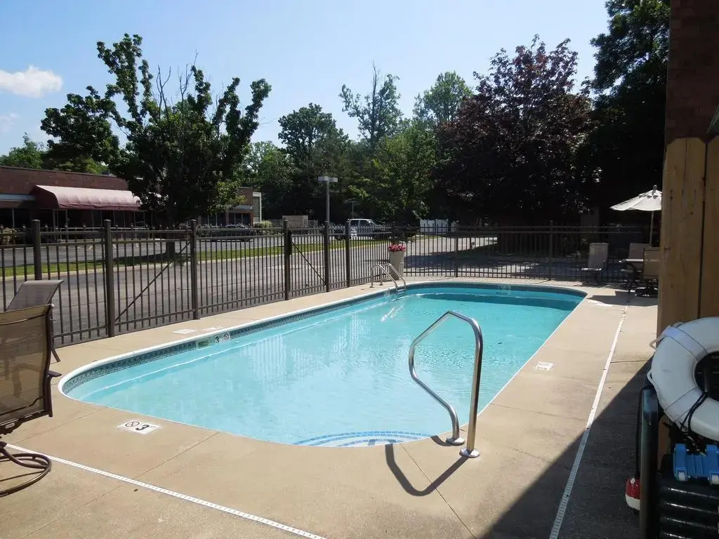 Super 8 Beachwood