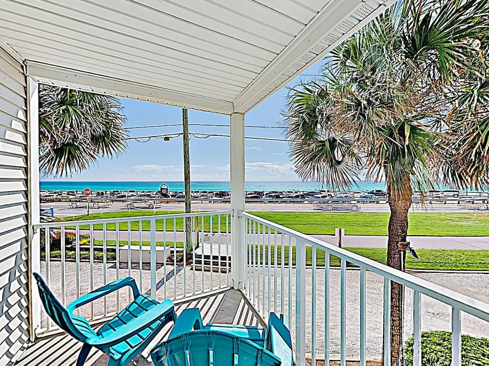 Steps To Beach! Chic Gulf-view Corner Unit W/ Pool 1 Bedroom Condo