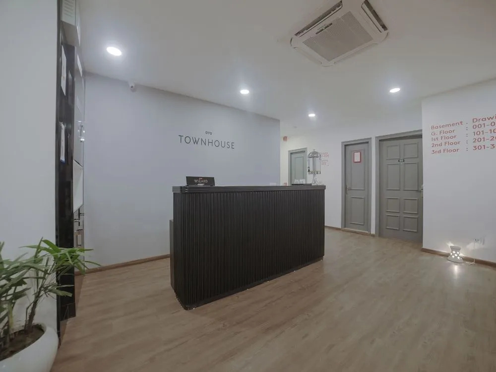 Oyo Townhouse 082 Chander Nagar Janakpuri
