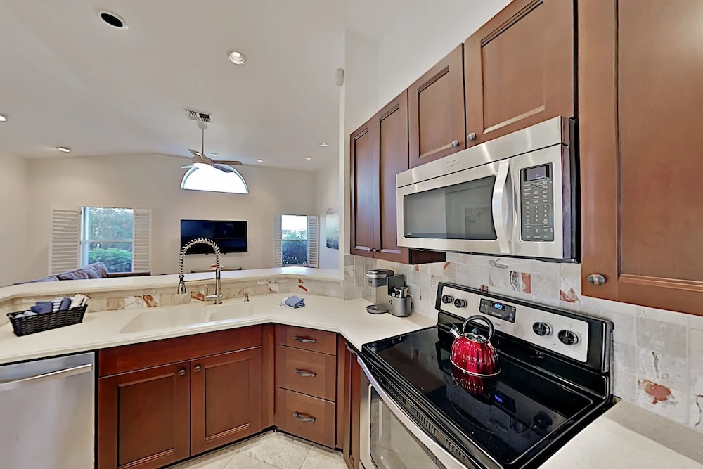 Canal-front W/ Boat Dock & Screened Pool 4 Bedroom Home