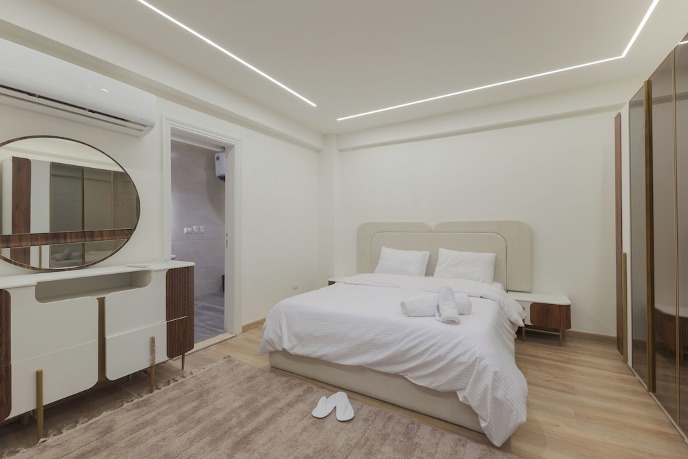 Alsawah|Luxury 6BR Villa with Private Pool