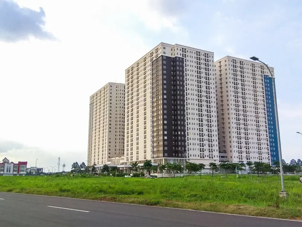 Luxurious and Convenient 2BR Ayodhya Apartment By Travelio