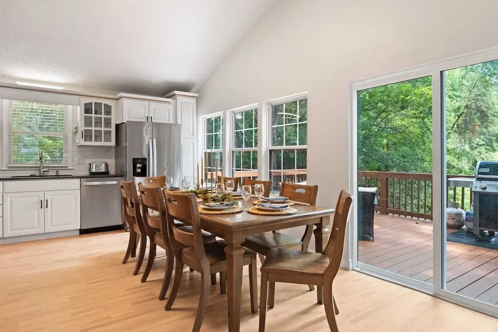 Lake Days by Avantstay Hot Tub + Firepit + Game Room & Private Dock Access