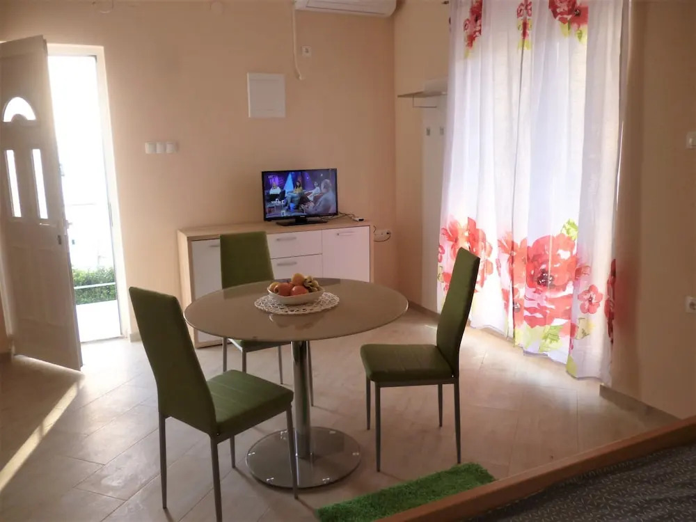 Apartments Lea by the Pebble Beach Jaz
