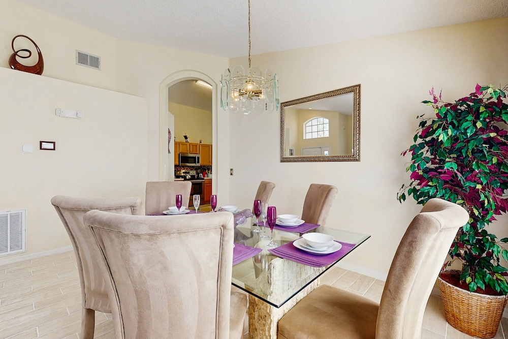 Cozy Home With Private Pool, Billiards, Central AC, Enclosed Yard