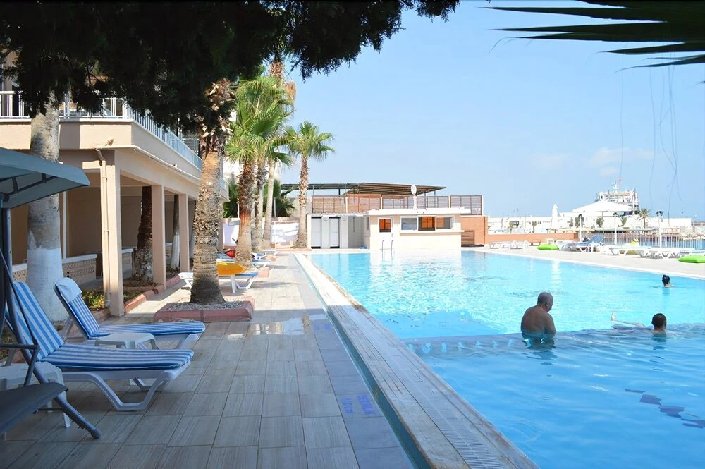 Lades Hotel