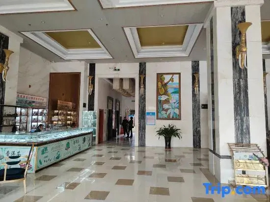 Coconut Rhyme Golden Dragon Hotel (Qionghai Yinhai Road Flagship)
