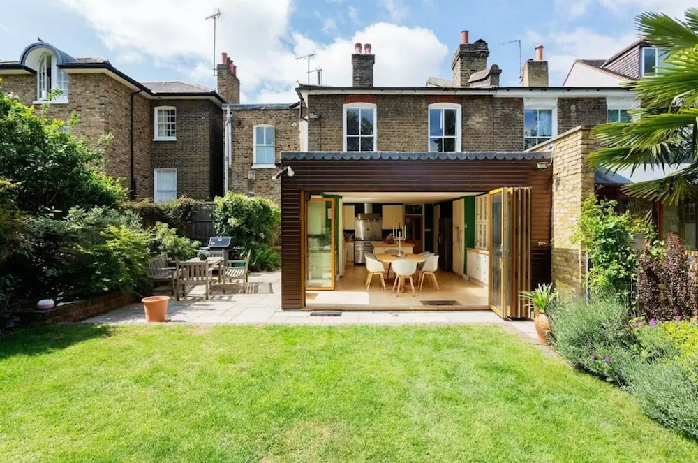 Charming 4 Bed House in London
