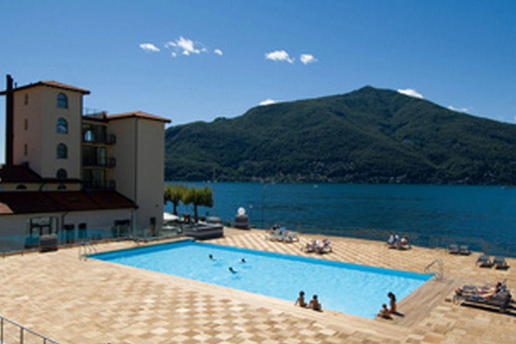 Vista di Maccagno Fantastico: View, Pool & Balcony - Happy Rentals