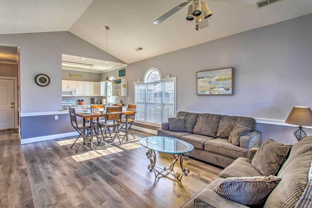 Pool & Golf Course Views: Myrtle Beach Condo
