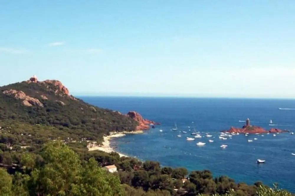 Apartment with One Bedroom in Saint-Raphaël, with Pool Access And Enclosed Garden - 600 M From the Beach