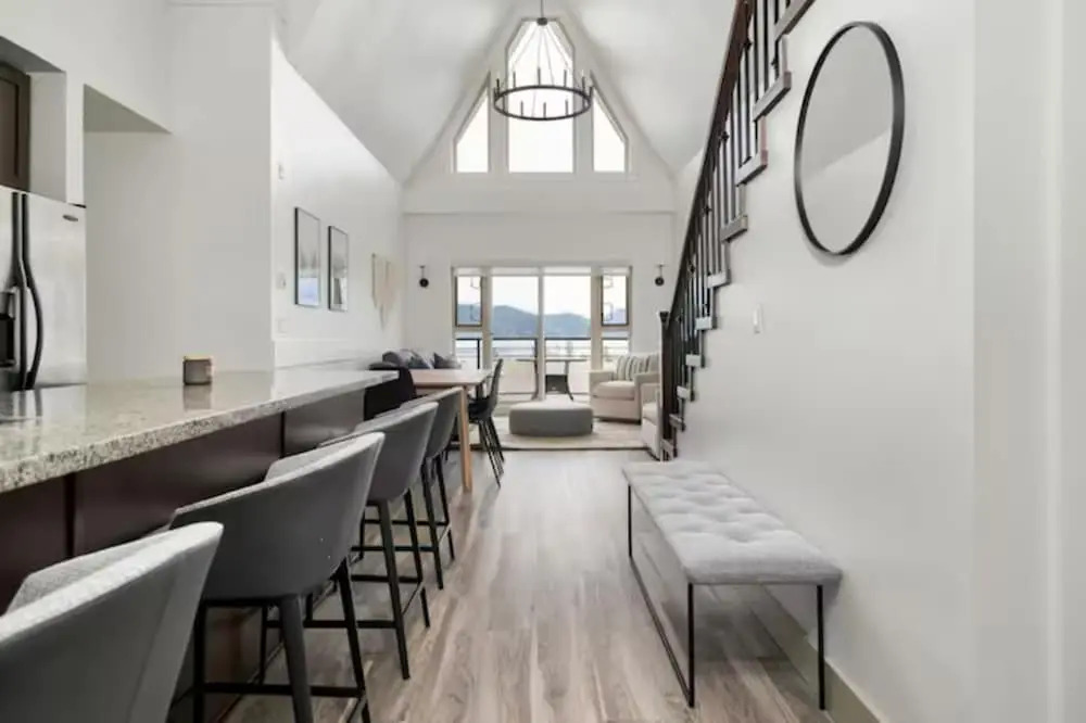 Lakeview Splendor 7BR Penthouse Bliss