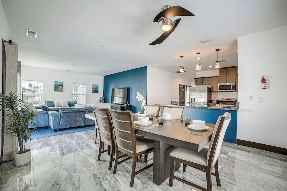 Fully Updated! Prime Riverside Spot Near Dtwn