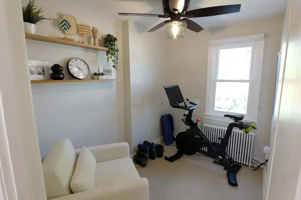 Stadium Armory Stay - 3 Bedroom