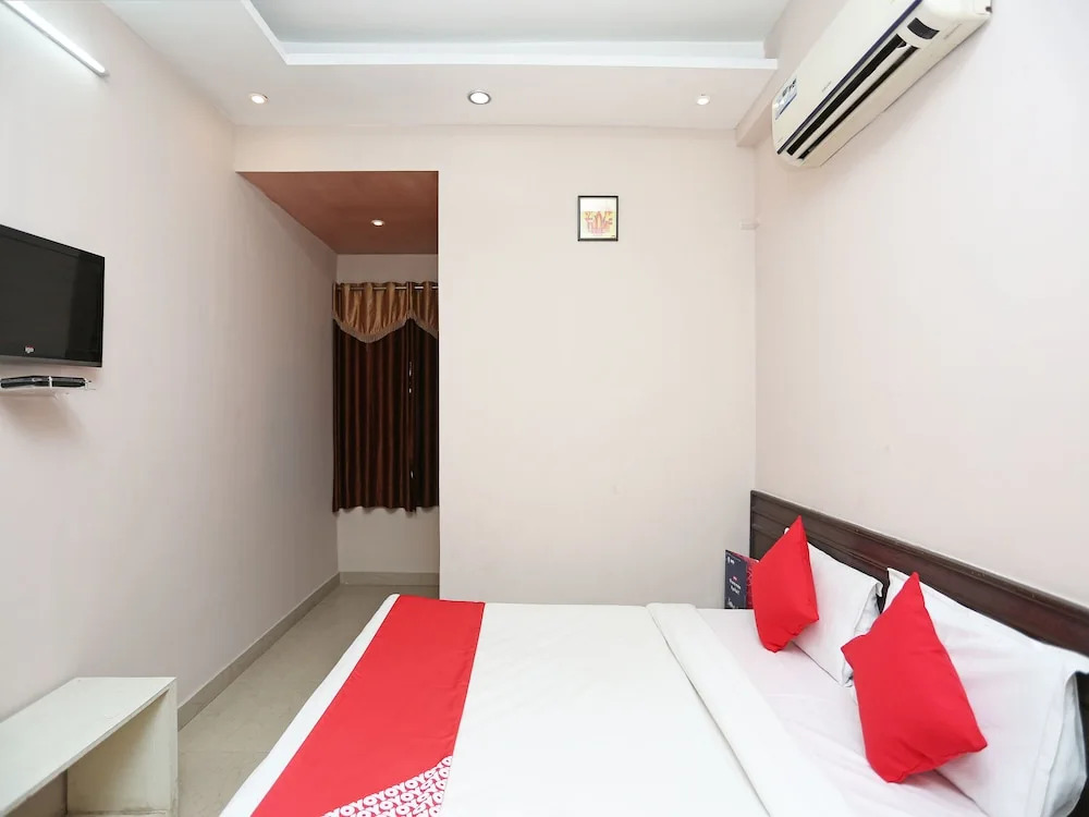 OYO 10588 Hotel Golden Square
