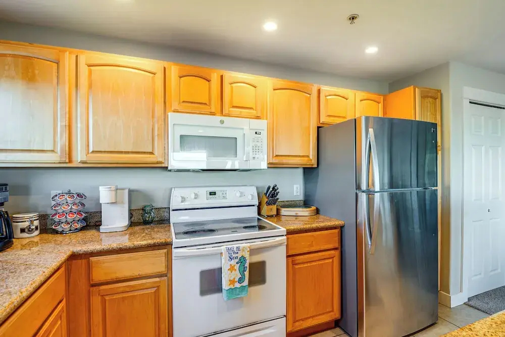 Beach Access & Community Perks! Westport Hideaway