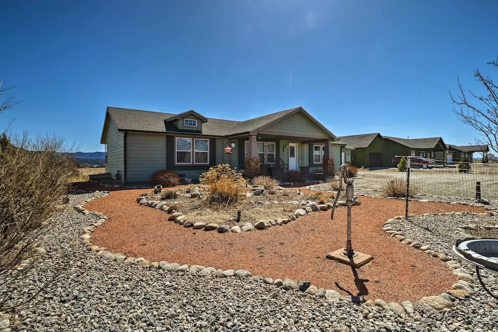 'the Fishing House' Buena Vista Home w/ Mtn Views!