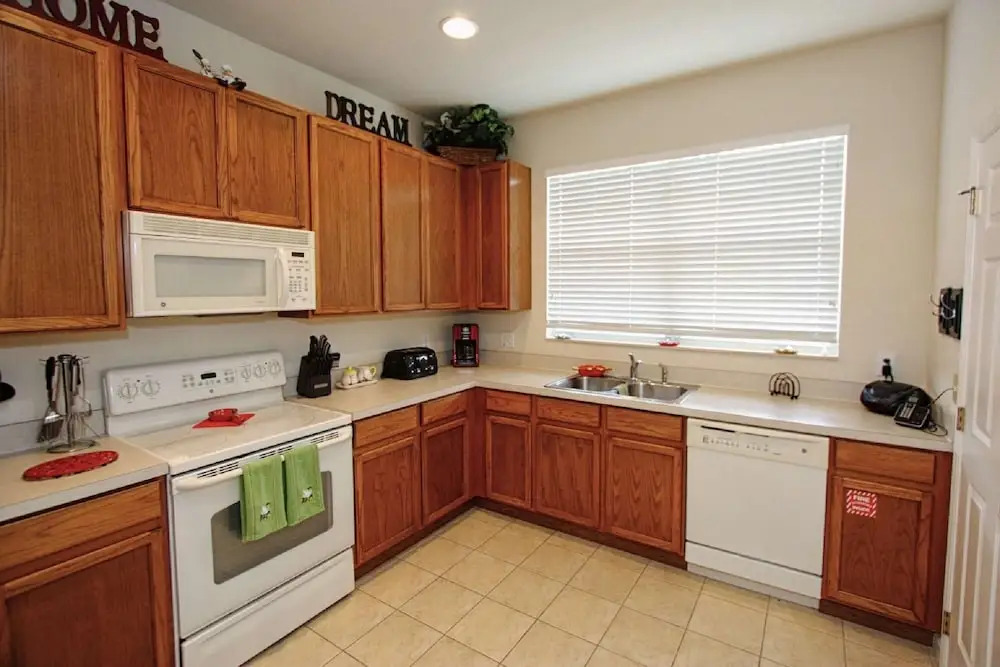 2633 Trafalgar Village
